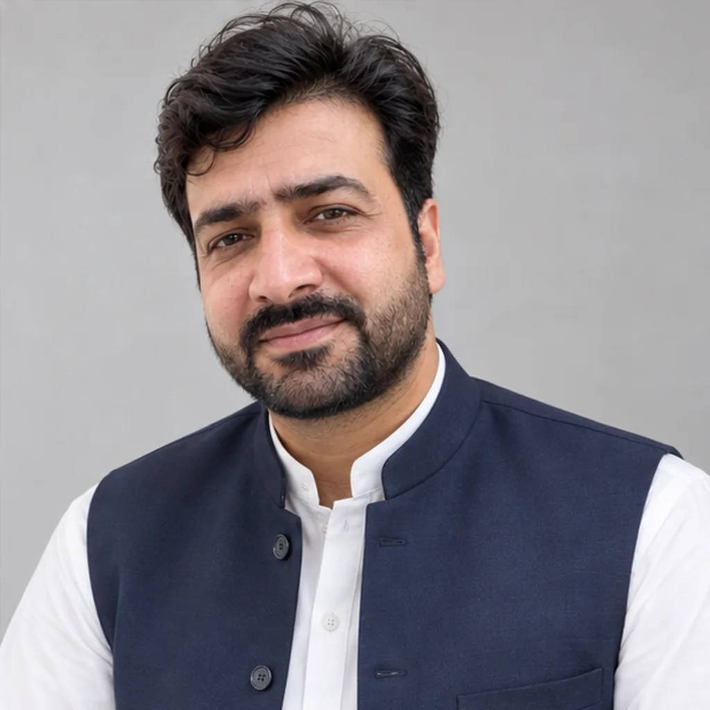 AI result showing Shalwar Kameez LinkedIn Photo Prompt for Gemini (Men)