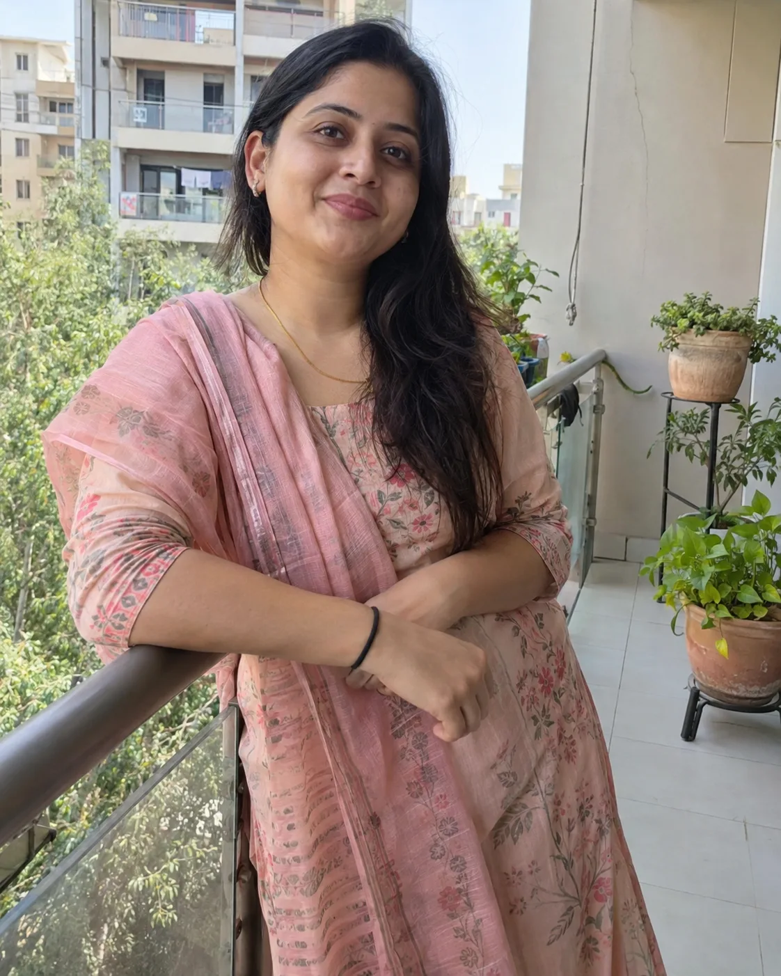 Source photo for Dupatta Office LinkedIn Photo Prompt for Gemini (Women)